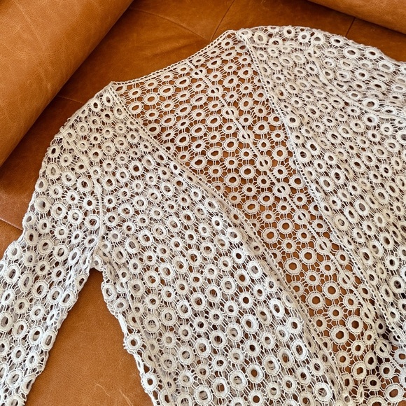 Lacy crochet cream cardigan - fine yarn - tassle detail - no tag - L. B - Picture 4 of 6